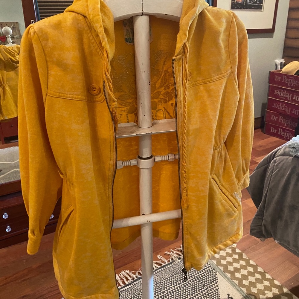 Billabong zip up hoodie. 3/4 sleeve.